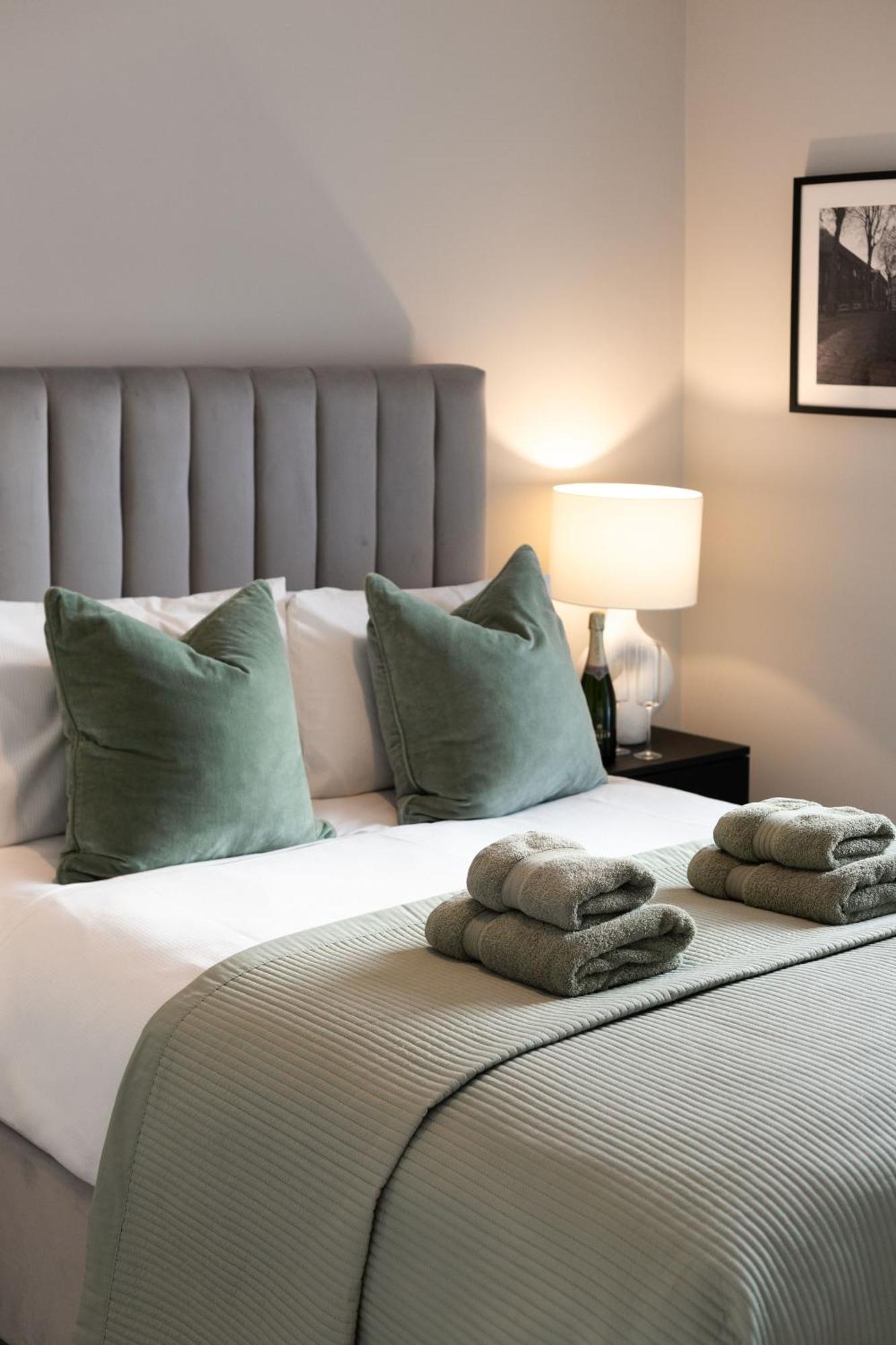 Lambert House Two Apartment Harrogate Bagian luar foto